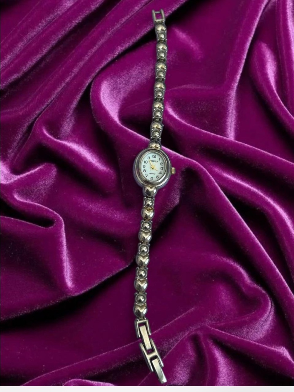 Vintage Classic Silver-Tone Women's Bracelet Watch - Elegant Round Dial
